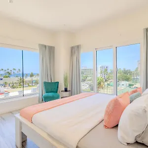 https://luxury-ocean-views-condo-in-palm-beach.comcaribbean.com