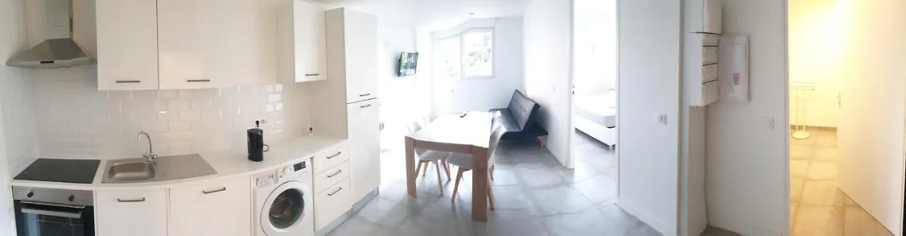 Appartements Renove 2023 Proche Aeroport 5Min, Gare Sncf 2 Min, Tramway Au Pied De L'Immeuble , Parking Possible, Renovated Apartments 2023 Near The Airport 5 Min, Train Station 2 Min, Tram Next To The Building 1 Min, Parking Possible Nice