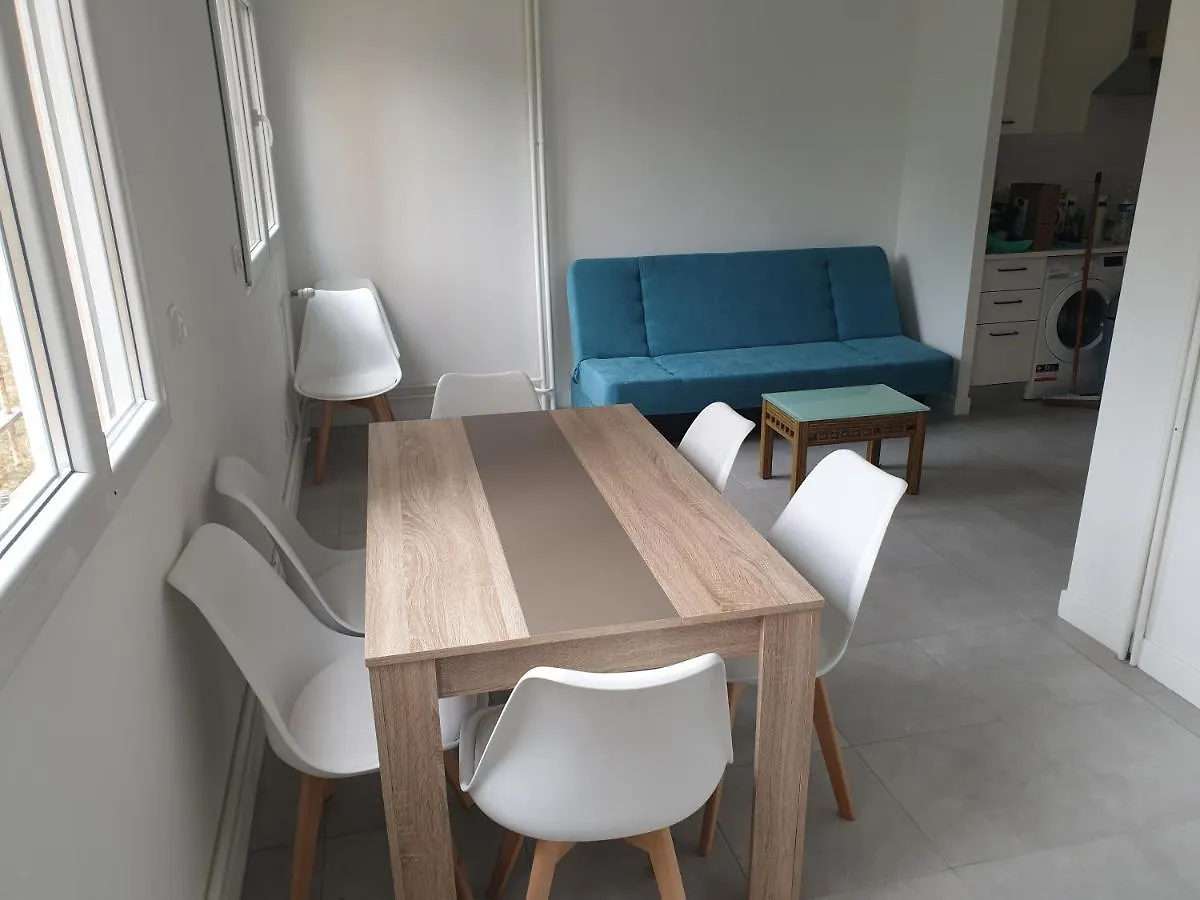 Appartements Renove 2023 Proche Aeroport 5Min, Gare Sncf 2 Min, Tramway Au Pied De L'Immeuble , Parking Possible, Renovated Apartments 2023 Near The Airport 5 Min, Train Station 2 Min, Tram Next To The Building 1 Min, Parking Possible Nice France