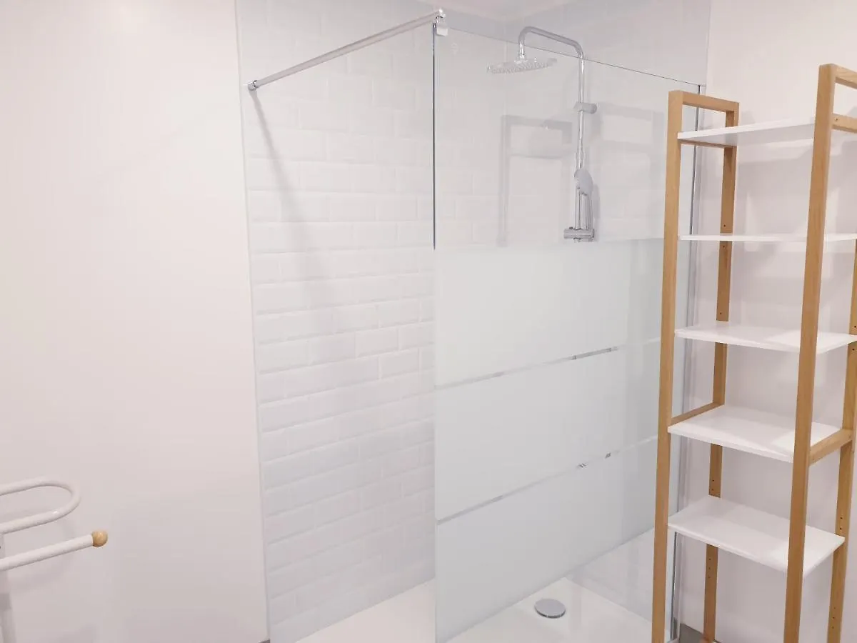 Appartements Renove 2023 Proche Aeroport 5Min, Gare Sncf 2 Min, Tramway Au Pied De L'Immeuble , Parking Possible, Renovated Apartments 2023 Near The Airport 5 Min, Train Station 2 Min, Tram Next To The Building 1 Min, Parking Possible Nice
