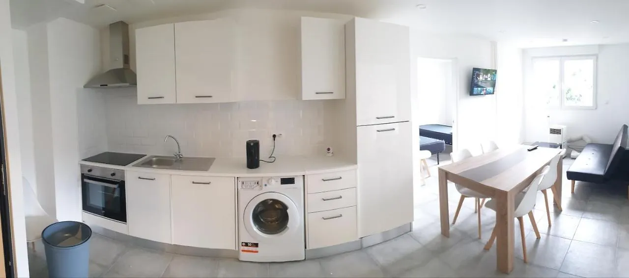 Appartements Renove 2023 Proche Aeroport 5Min, Gare Sncf 2 Min, Tramway Au Pied De L'Immeuble , Parking Possible, Renovated Apartments 2023 Near The Airport 5 Min, Train Station 2 Min, Tram Next To The Building 1 Min, Parking Possible Nice