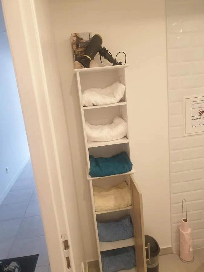 Appartements Renove 2023 Proche Aeroport 5Min, Gare Sncf 2 Min, Tramway Au Pied De L'Immeuble , Parking Possible, Renovated Apartments 2023 Near The Airport 5 Min, Train Station 2 Min, Tram Next To The Building 1 Min, Parking Possible Nice 0*,