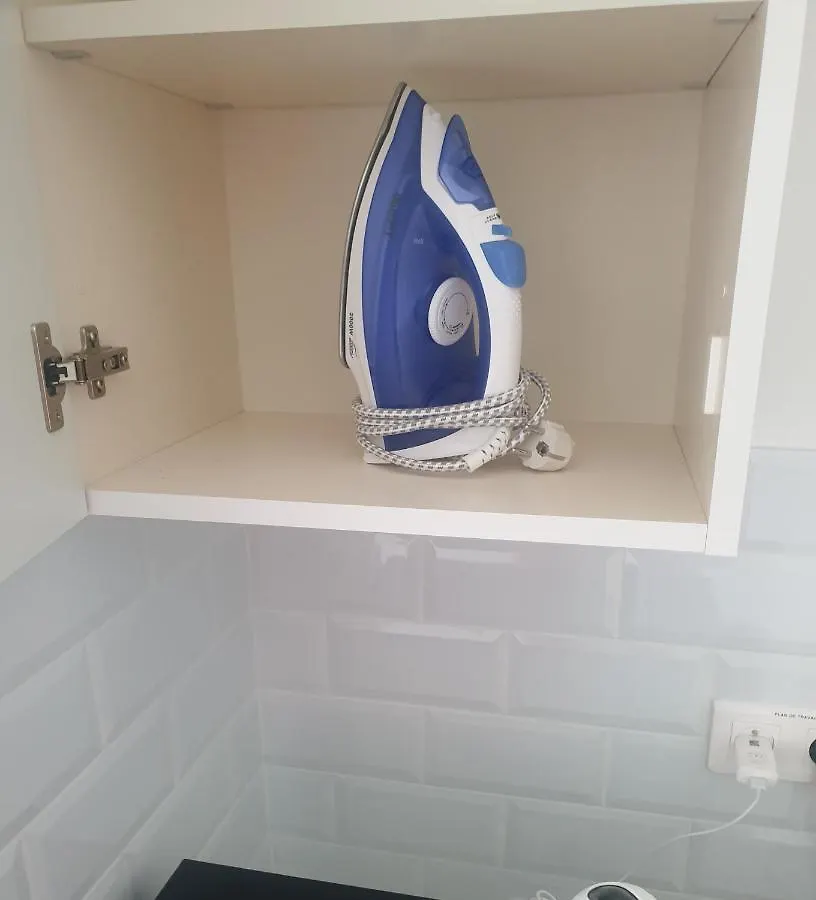 Appartements Renove 2023 Proche Aeroport 5Min, Gare Sncf 2 Min, Tramway Au Pied De L'Immeuble , Parking Possible, Renovated Apartments 2023 Near The Airport 5 Min, Train Station 2 Min, Tram Next To The Building 1 Min, Parking Possible Nice