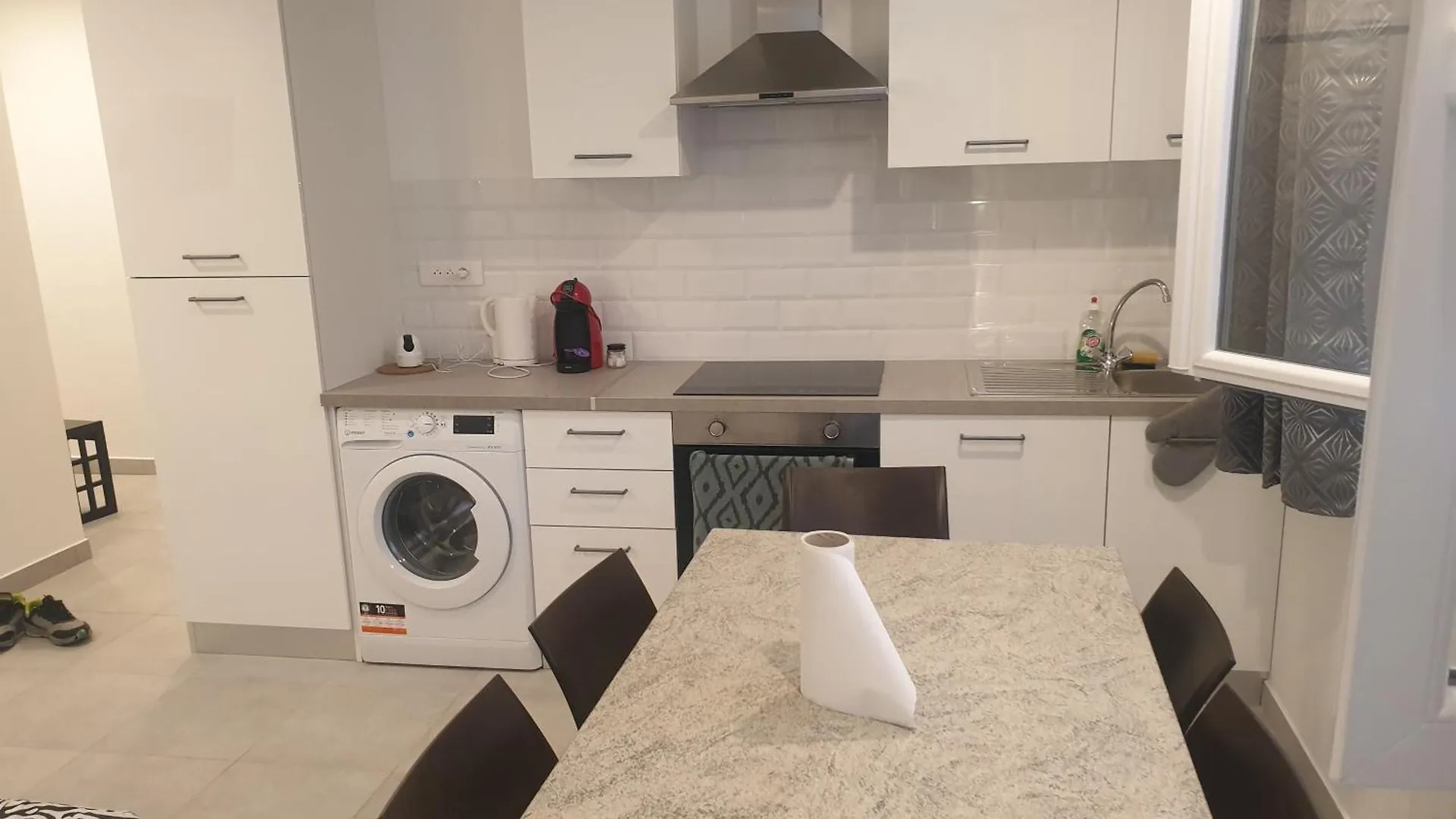 Appartements Renove 2023 Proche Aeroport 5Min, Gare Sncf 2 Min, Tramway Au Pied De L'Immeuble , Parking Possible, Renovated Apartments 2023 Near The Airport 5 Min, Train Station 2 Min, Tram Next To The Building 1 Min, Parking Possible Nice
