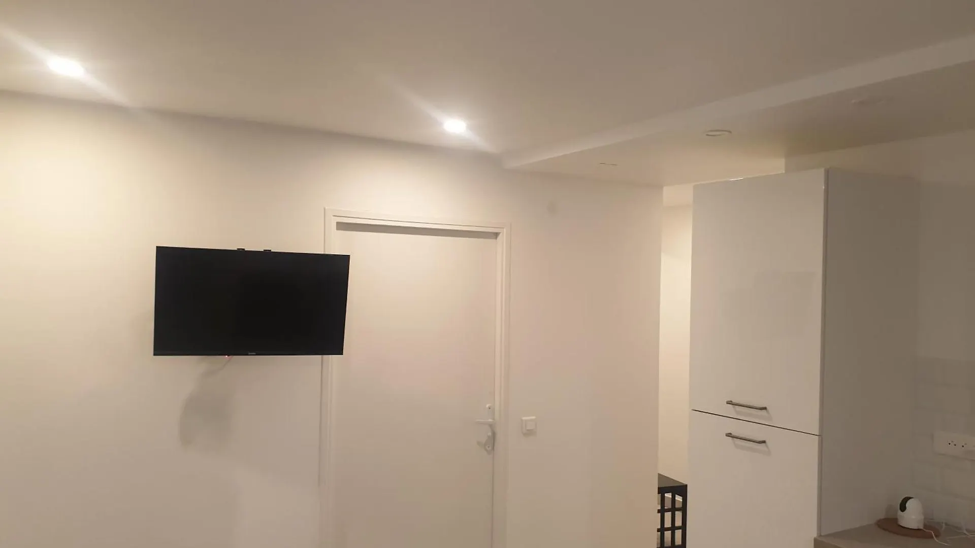 Appartements Renove 2023 Proche Aeroport 5Min, Gare Sncf 2 Min, Tramway Au Pied De L'Immeuble , Parking Possible, Renovated Apartments 2023 Near The Airport 5 Min, Train Station 2 Min, Tram Next To The Building 1 Min, Parking Possible Nice