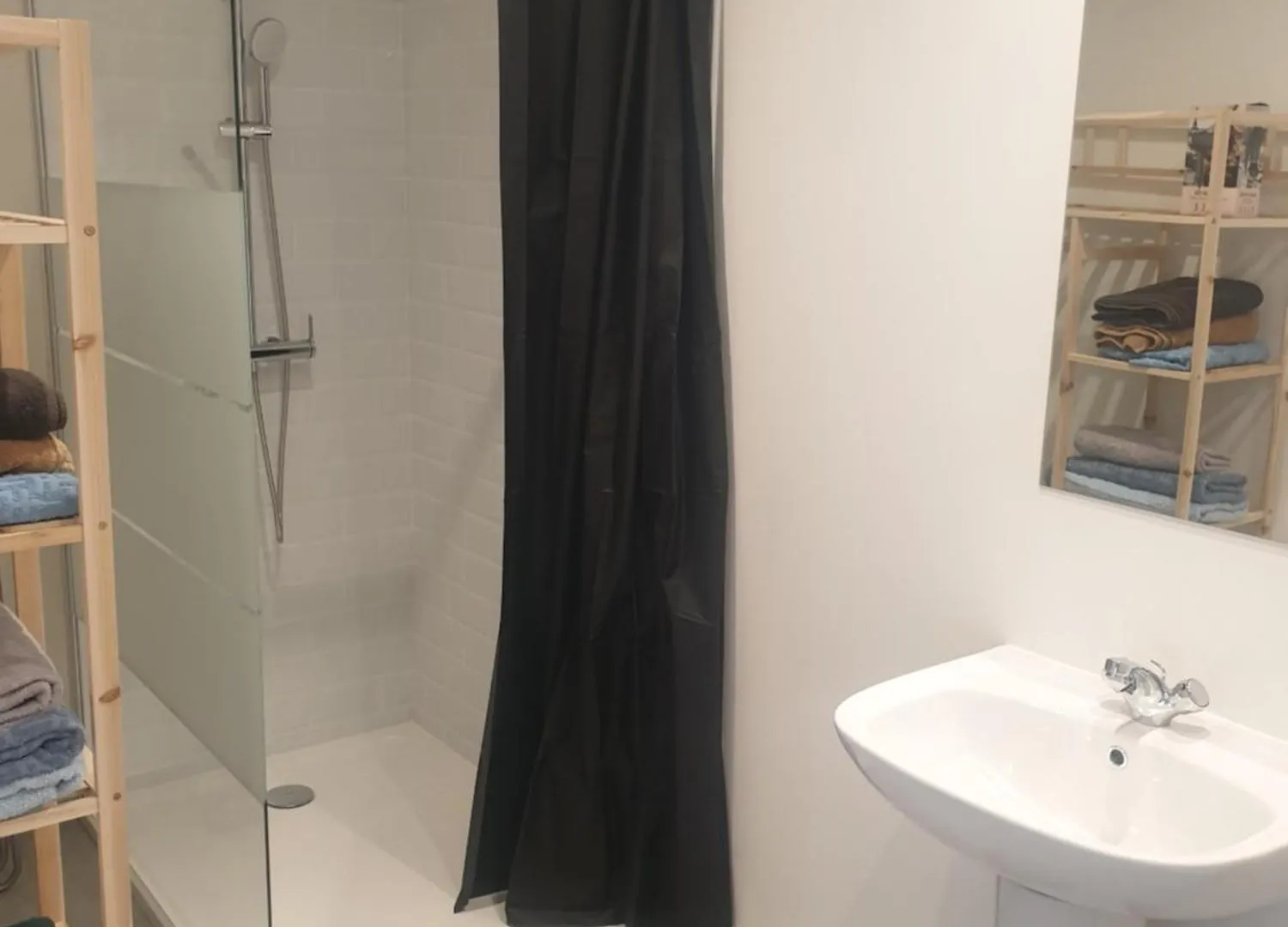 Appartements Renove 2023 Proche Aeroport 5Min, Gare Sncf 2 Min, Tramway Au Pied De L'Immeuble , Parking Possible, Renovated Apartments 2023 Near The Airport 5 Min, Train Station 2 Min, Tram Next To The Building 1 Min, Parking Possible Nice 0*,  France