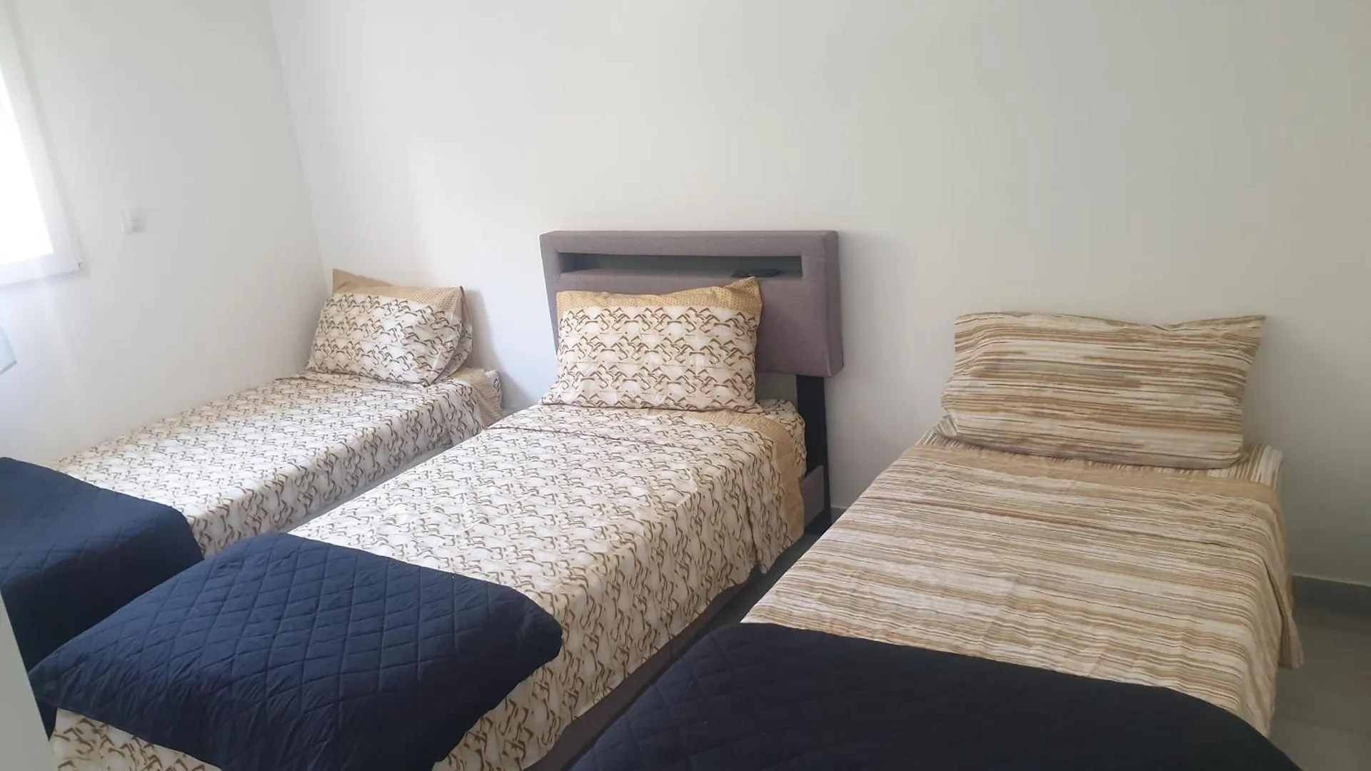 Appartements Renove 2023 Proche Aeroport 5Min, Gare Sncf 2 Min, Tramway Au Pied De L'Immeuble , Parking Possible, Renovated Apartments 2023 Near The Airport 5 Min, Train Station 2 Min, Tram Next To The Building 1 Min, Parking Possible Nice