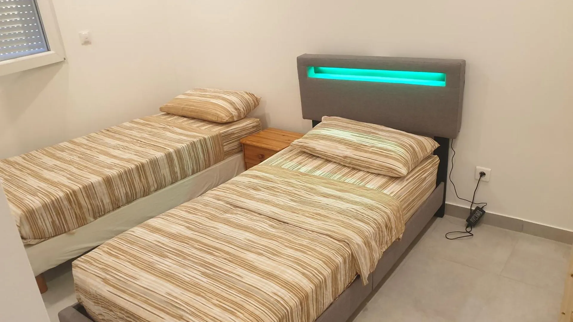 Appartements Renove 2023 Proche Aeroport 5Min, Gare Sncf 2 Min, Tramway Au Pied De L'Immeuble , Parking Possible, Renovated Apartments 2023 Near The Airport 5 Min, Train Station 2 Min, Tram Next To The Building 1 Min, Parking Possible Nice