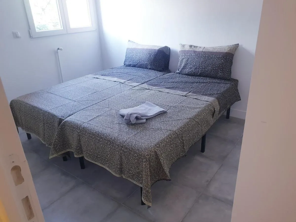 Appartements Renove 2023 Proche Aeroport 5Min, Gare Sncf 2 Min, Tramway Au Pied De L'Immeuble , Parking Possible, Renovated Apartments 2023 Near The Airport 5 Min, Train Station 2 Min, Tram Next To The Building 1 Min, Parking Possible Nice France