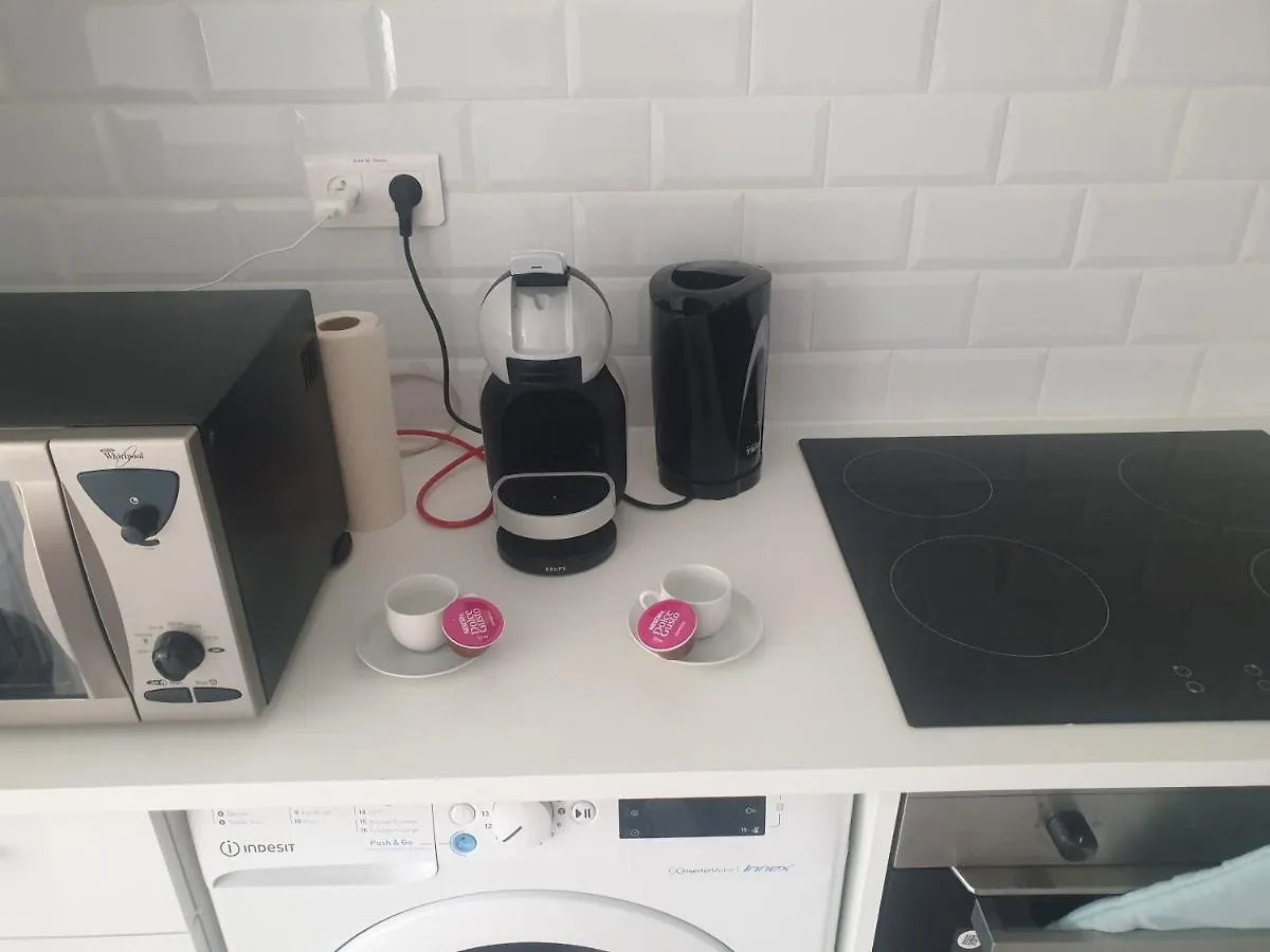 Appartements Renove 2023 Proche Aeroport 5Min, Gare Sncf 2 Min, Tramway Au Pied De L'Immeuble , Parking Possible, Renovated Apartments 2023 Near The Airport 5 Min, Train Station 2 Min, Tram Next To The Building 1 Min, Parking Possible Nice